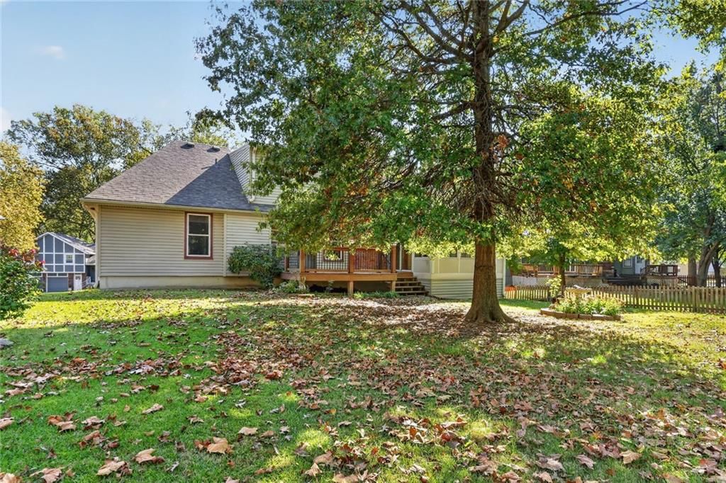 Photo 27 of 32 - 1528 NE 99th Street, Kansas City, MO 64155