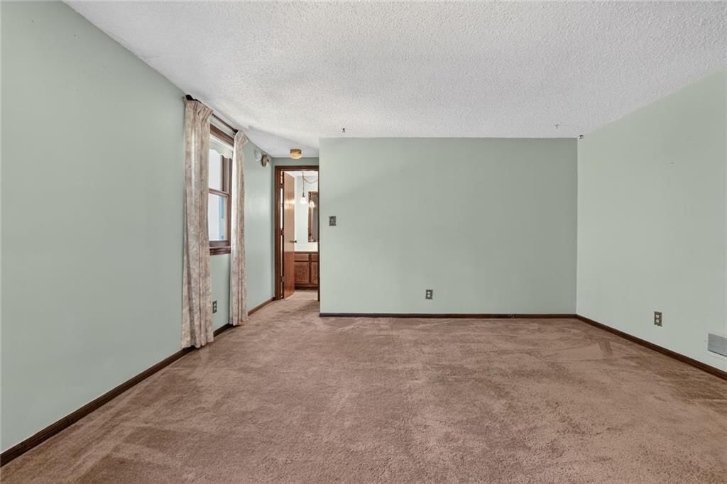 Photo 19 of 32 - 1528 NE 99th Street, Kansas City, MO 64155