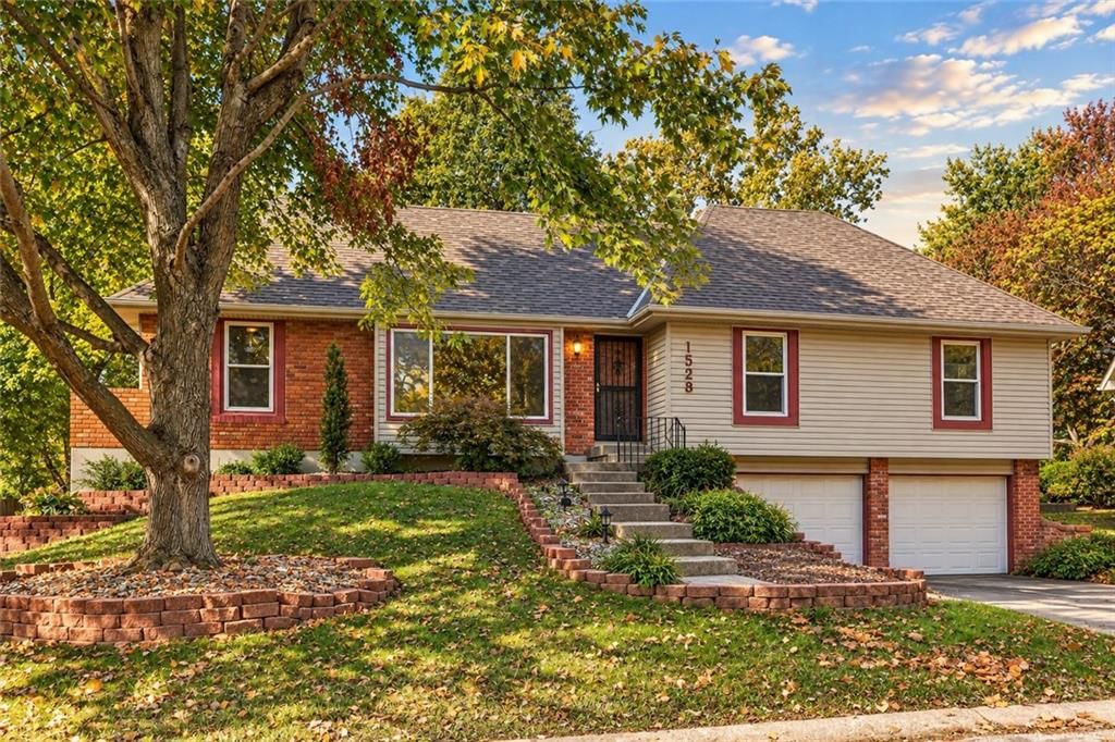 1528 NE 99th Street, Kansas City, MO: listing photo 2