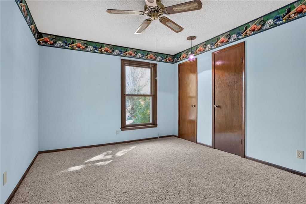 Photo 14 of 32 - 1528 NE 99th Street, Kansas City, MO 64155