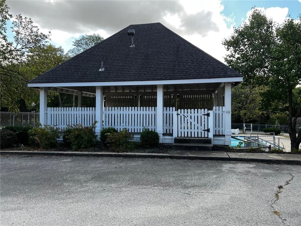 Covered patio at 1528 NE 99th Street, Kansas City, MO 64155