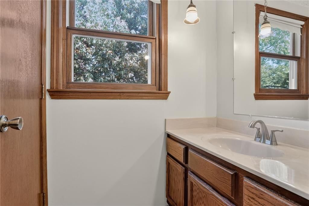 Photo 21 of 32 - 1528 NE 99th Street, Kansas City, MO 64155