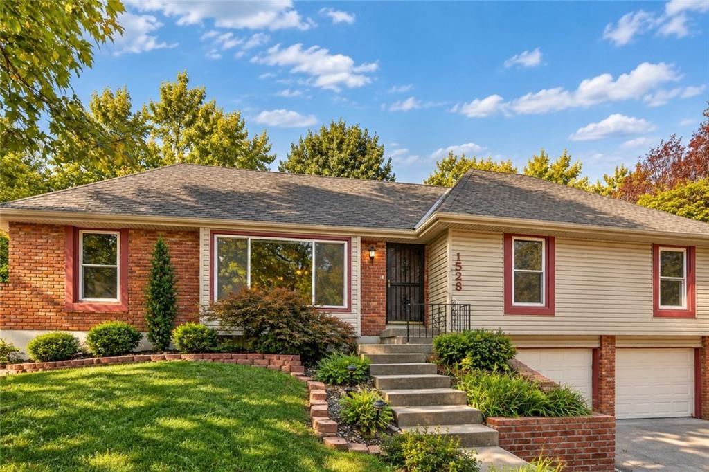 Photo 29 of 32 - 1528 NE 99th Street, Kansas City, MO 64155