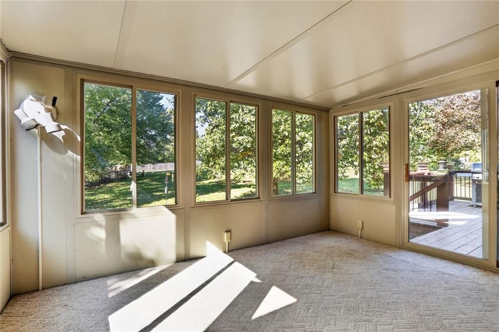 Sunroom at 1528 NE 99th Street, Kansas City, MO 64155