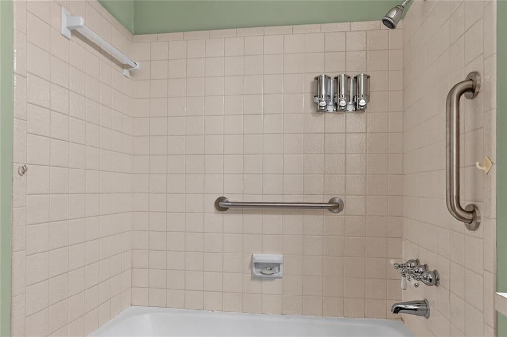 Tiled shower and tub and shower combo at 1528 NE 99th Street, Kansas City, MO 64155
