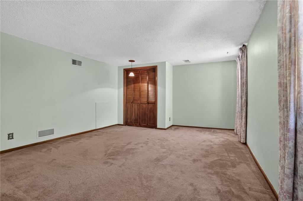 Photo 20 of 32 - 1528 NE 99th Street, Kansas City, MO 64155