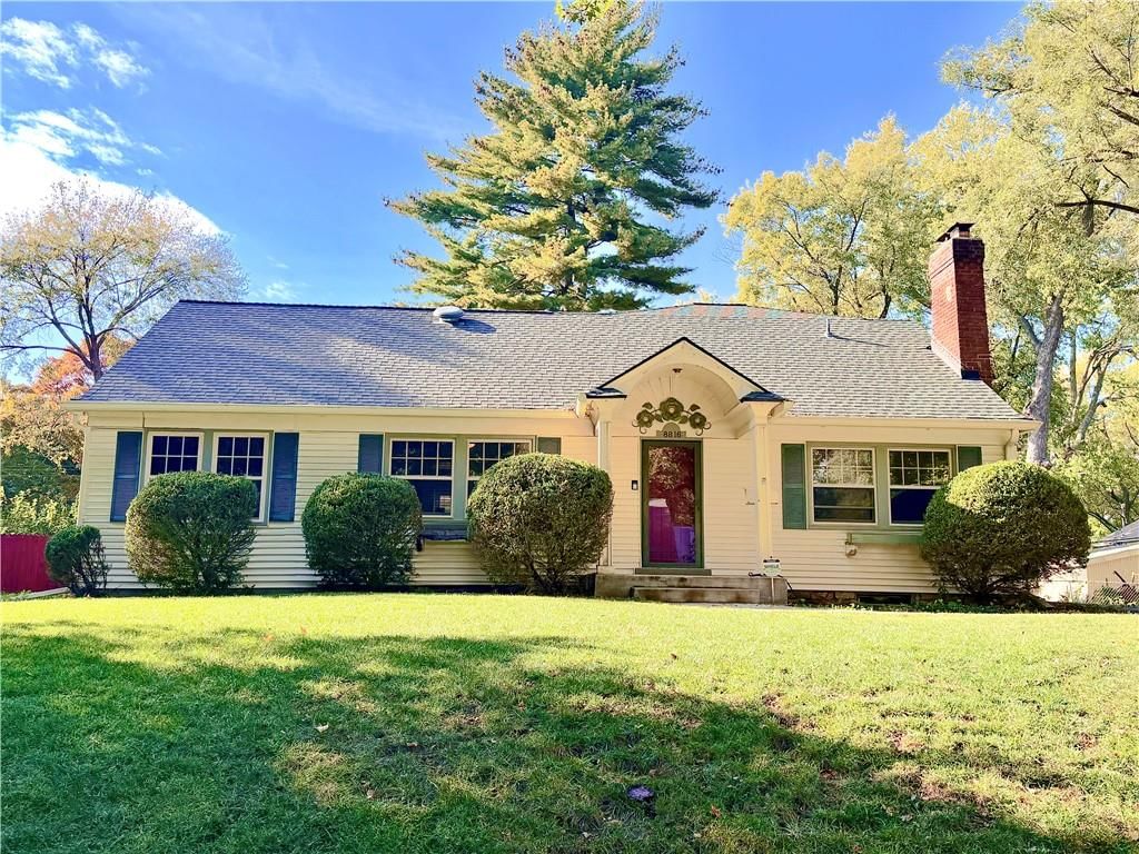 8816 Sleepy Hollow Road, Kansas City, MO