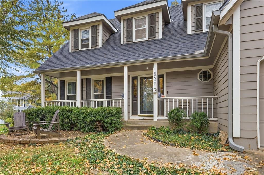 15621 W 80th Terrace, Lenexa, KS: listing photo 2