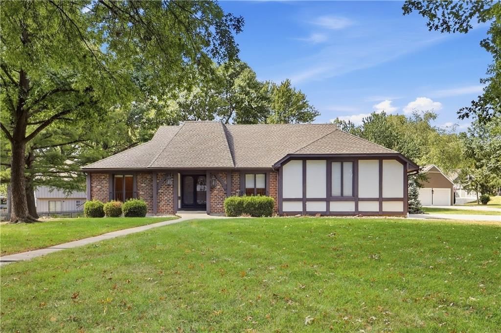 12820 Sagamore Road, Leawood, KS