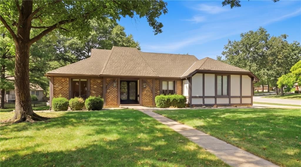 12820 Sagamore Road, Leawood, KS: listing photo 2