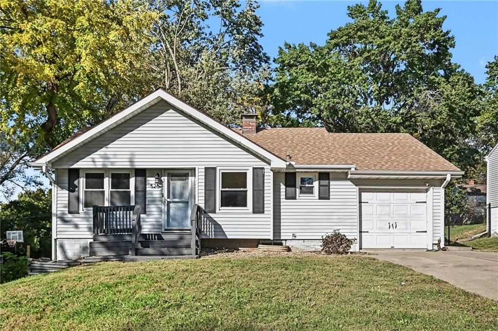 526 NE 43rd Street, Kansas City, MO: listing photo 2