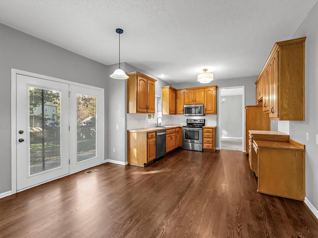 Photo 13 of 46 - 15700 S Apache Street, Olathe, KS 66062