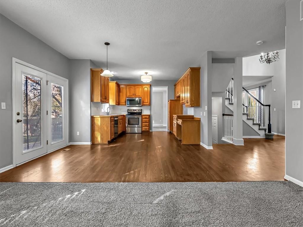 Photo 11 of 46 - 15700 S Apache Street, Olathe, KS 66062