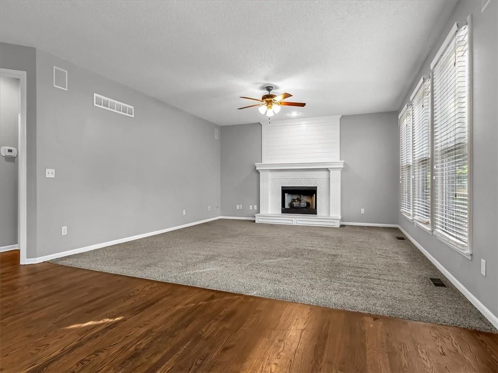 Photo 7 of 46 - 15700 S Apache Street, Olathe, KS 66062