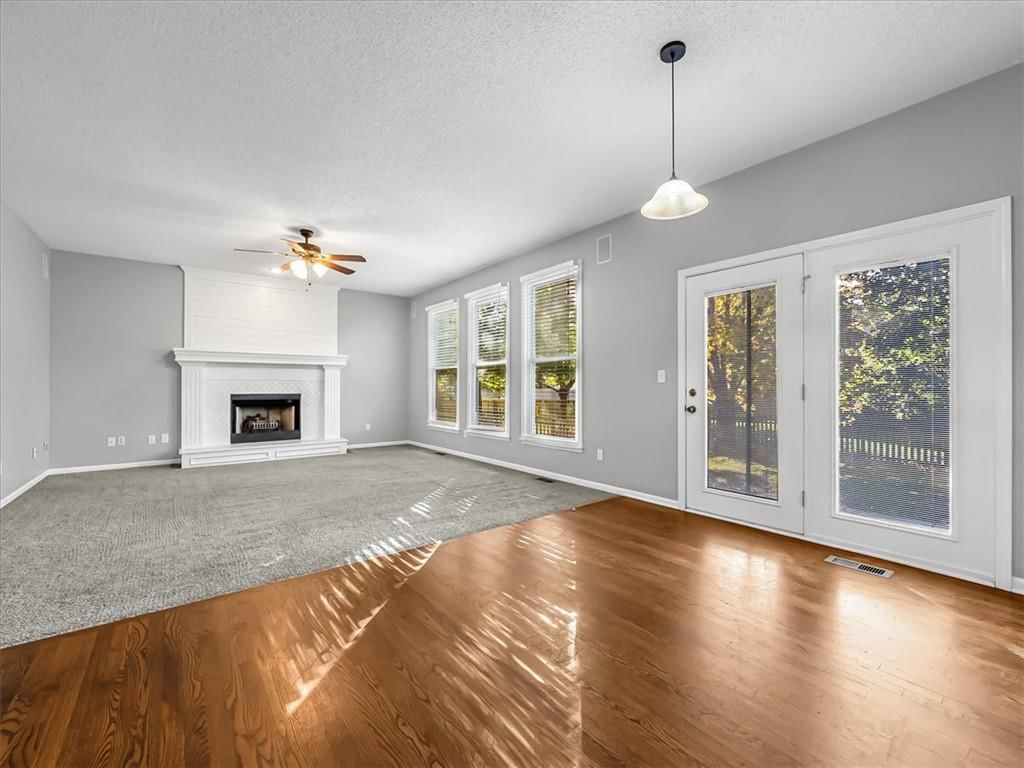 Photo 5 of 46 - 15700 S Apache Street, Olathe, KS 66062