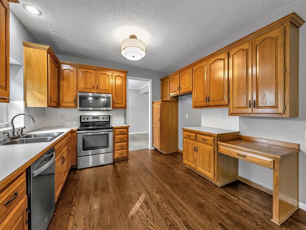 Photo 14 of 46, 15700 S Apache Street, Olathe, KS 66062