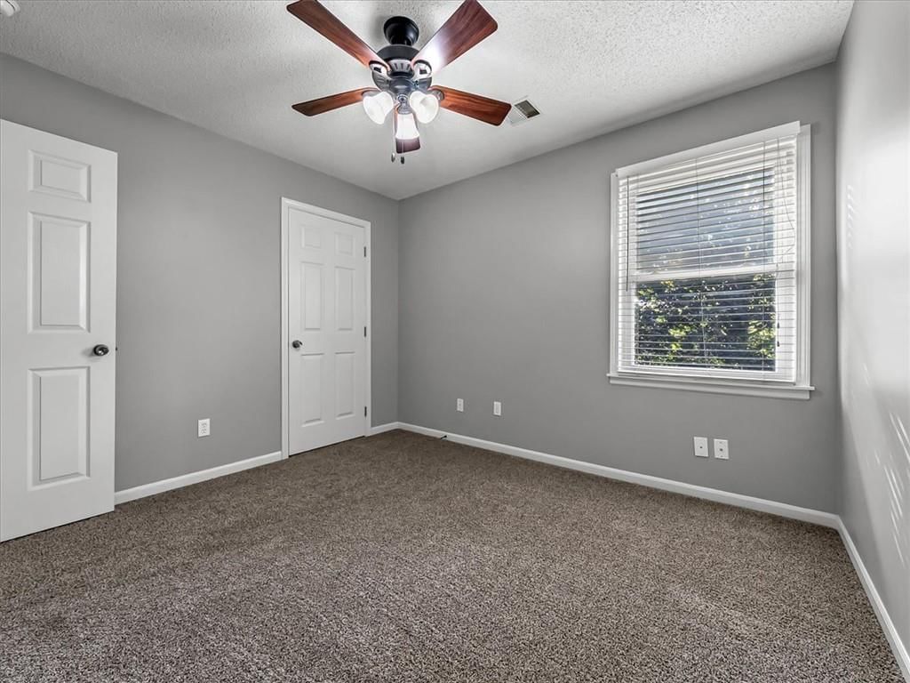 Photo 32 of 46 - 15700 S Apache Street, Olathe, KS 66062