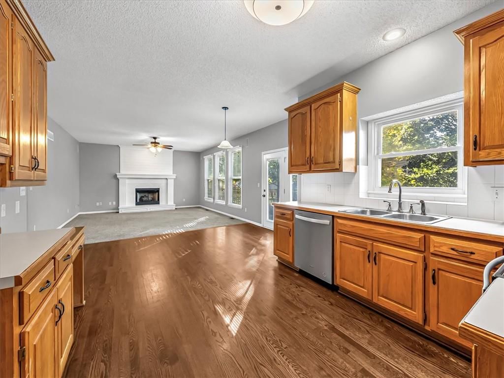 Photo 15 of 46 - 15700 S Apache Street, Olathe, KS 66062