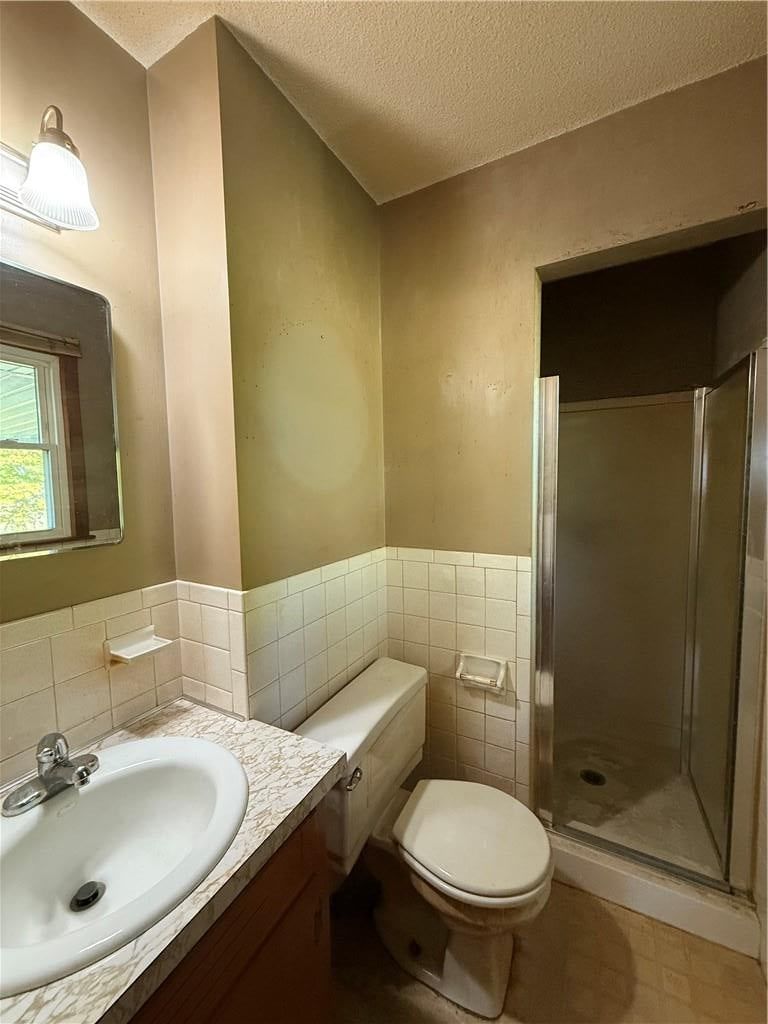Walk-in shower at 15400 37th Terrace S, Independence, MO 64055