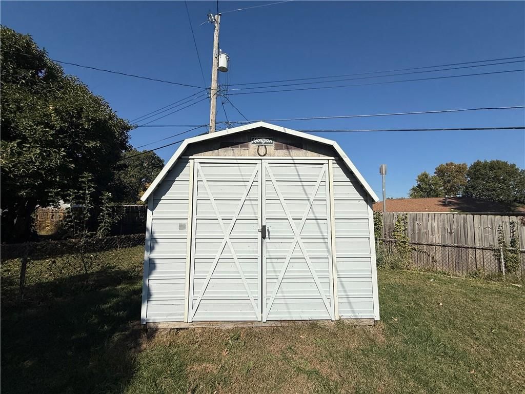 Fenced yard and wood fence at 15400 37th Terrace S, Independence, MO 64055