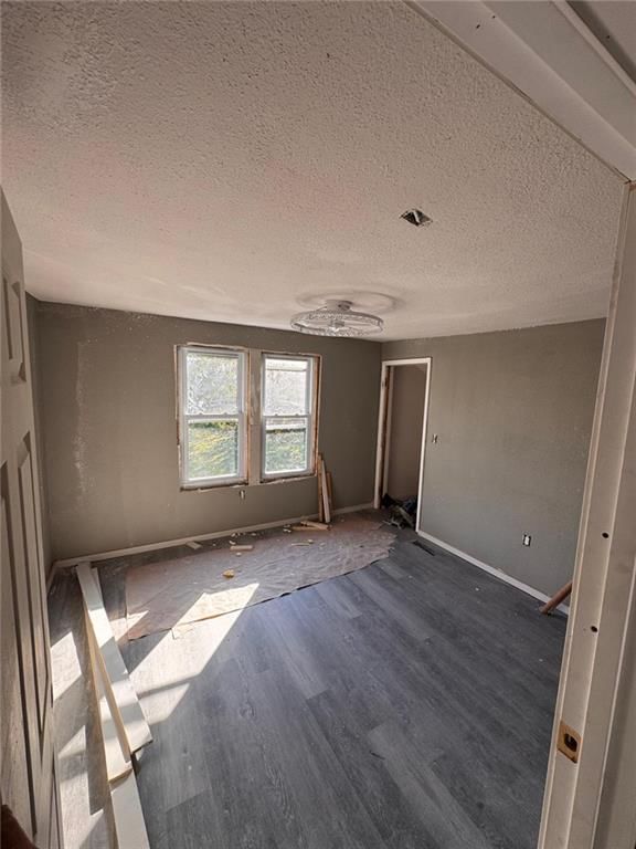 Photo 5 of 37 - 4924 Agnes Avenue, Kansas City, MO 64130