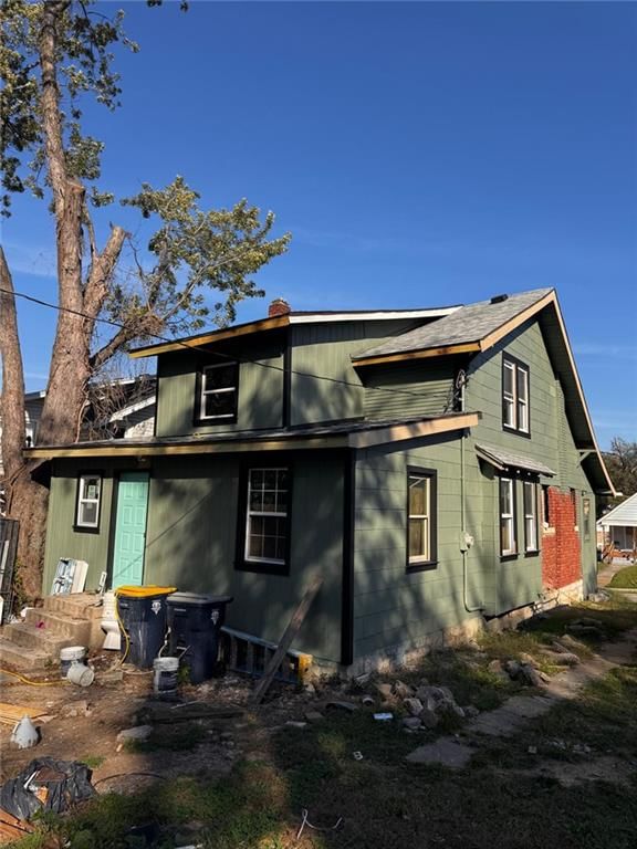 Photo 18 of 37 - 4924 Agnes Avenue, Kansas City, MO 64130