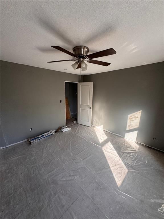 Photo 7 of 37 - 4924 Agnes Avenue, Kansas City, MO 64130