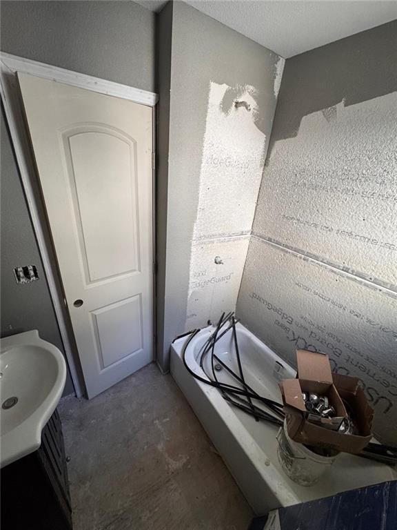 Tub and shower combo at 4924 Agnes Avenue, Kansas City, MO 64130