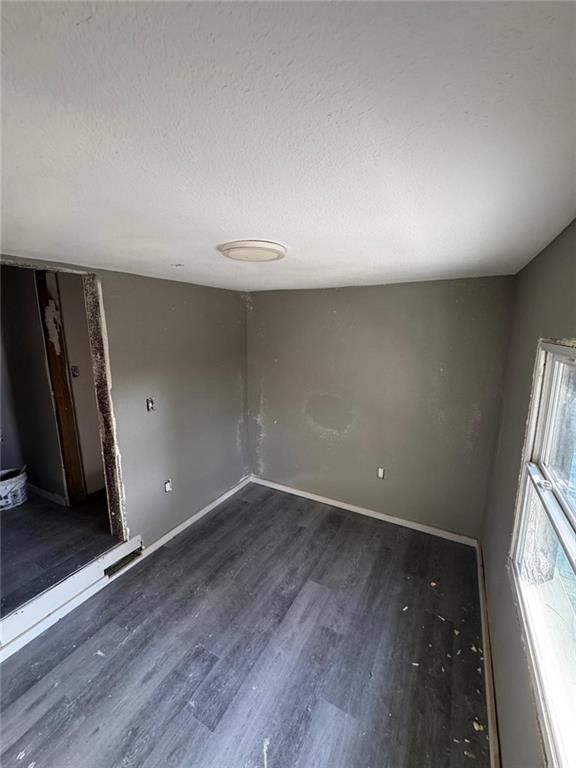 Photo 6 of 37 - 4924 Agnes Avenue, Kansas City, MO 64130