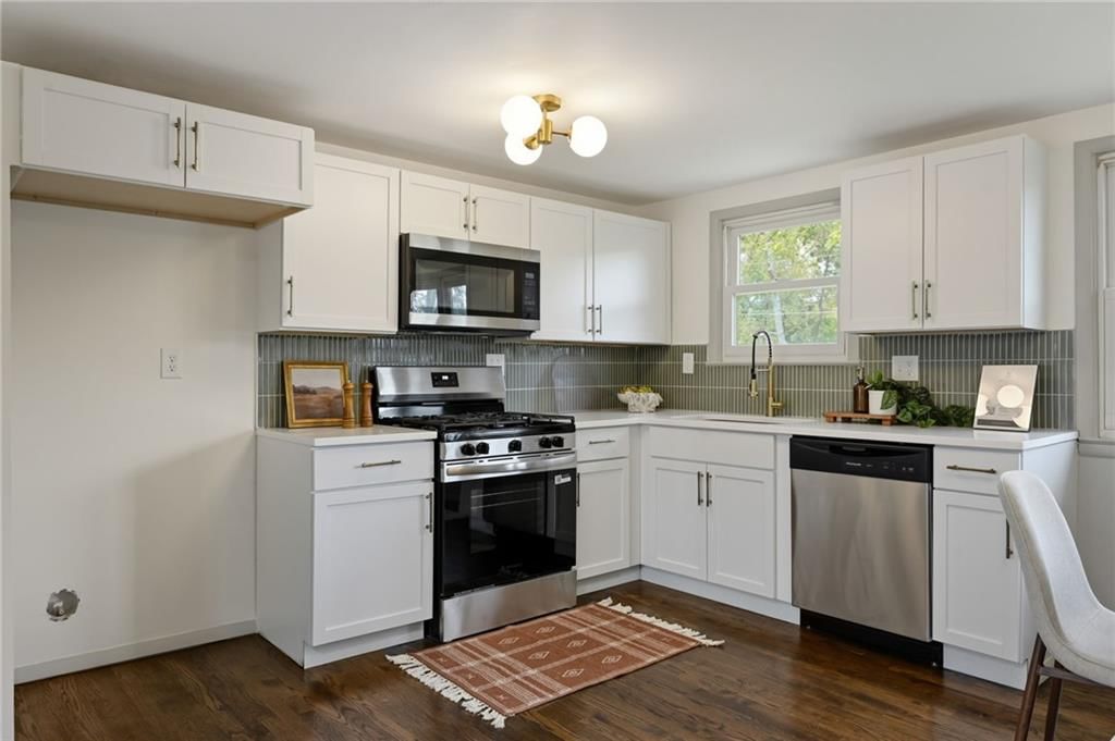 Photo 9 of 25 - 6813 N Tracy Avenue, Gladstone, MO 64118