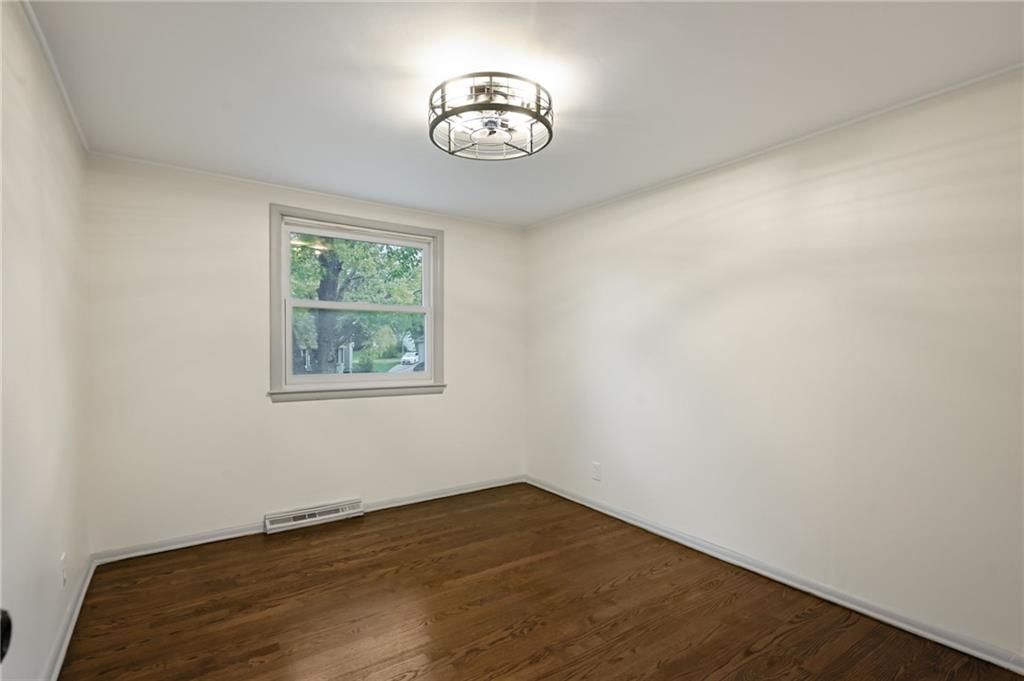 Photo 16 of 25 - 6813 N Tracy Avenue, Gladstone, MO 64118