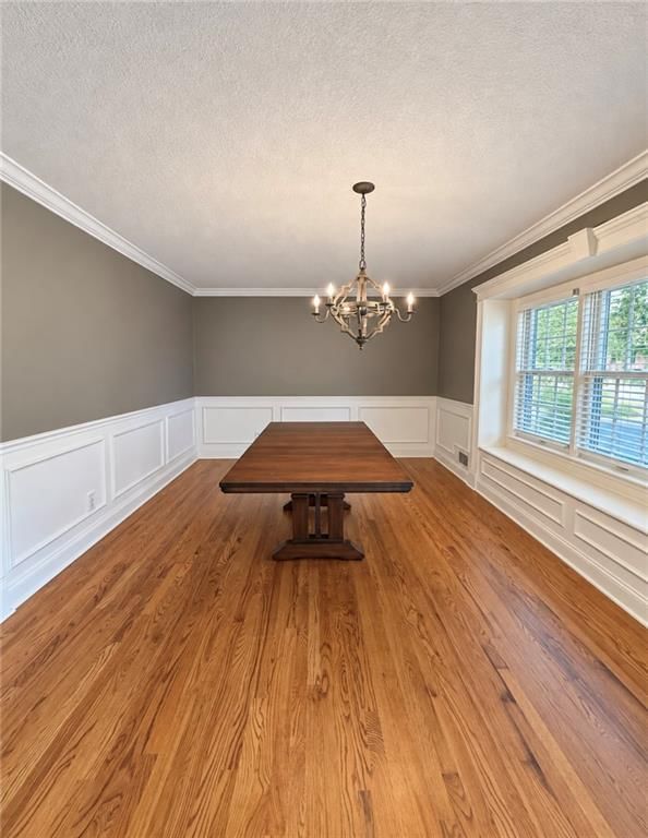 Wainscoting or board and batten at 15109 E 40th Street S, Independence, MO 64055