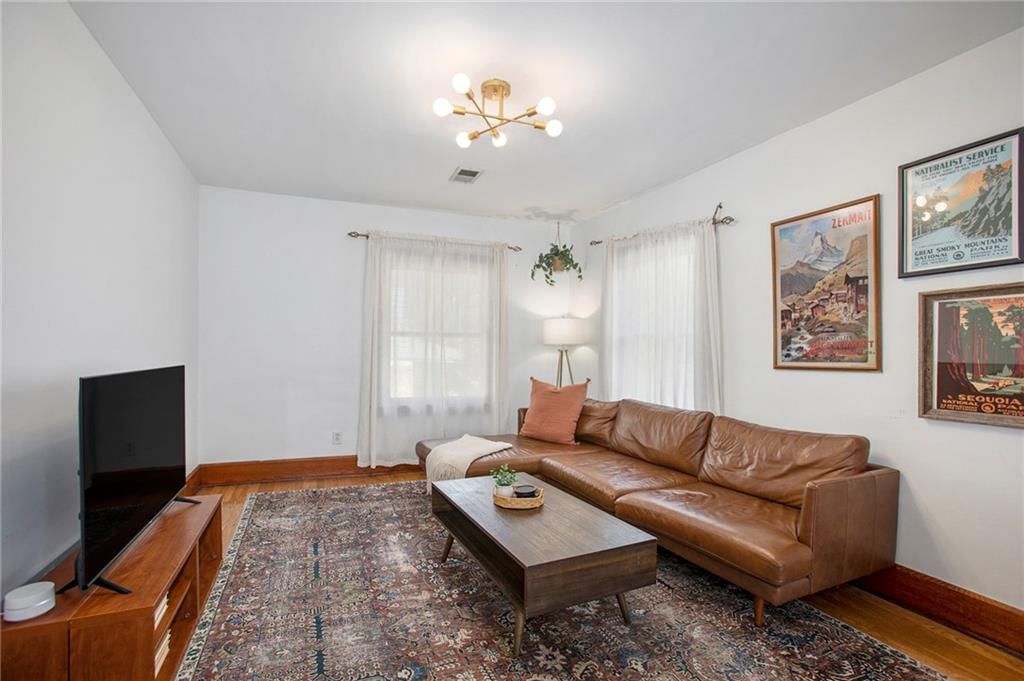 Photo 14 of 30 - 4346 Campbell Street, Kansas City, MO 64110