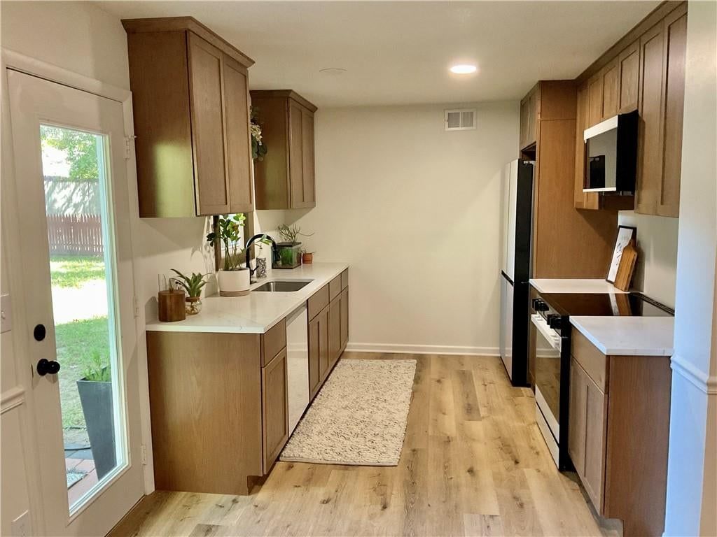 Photo 11 of 25 - 12100 E 59 Street, Kansas City, MO 64133