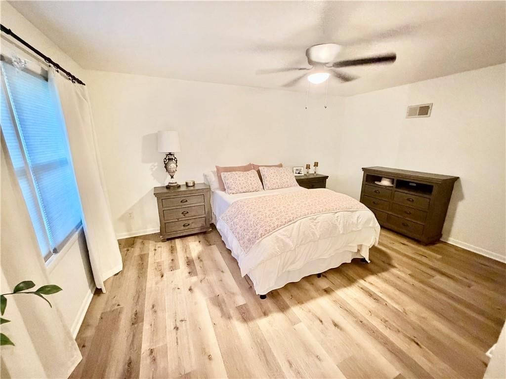 Photo 13 of 25 - 12100 E 59 Street, Kansas City, MO 64133