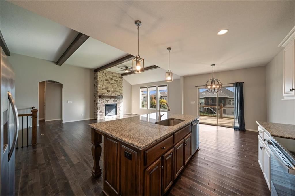 Photo 9 of 27 - 18909 Corbin Street, Spring Hill, KS 66083