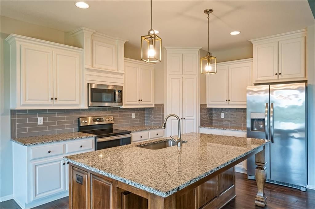 Photo 6 of 27 - 18909 Corbin Street, Spring Hill, KS 66083