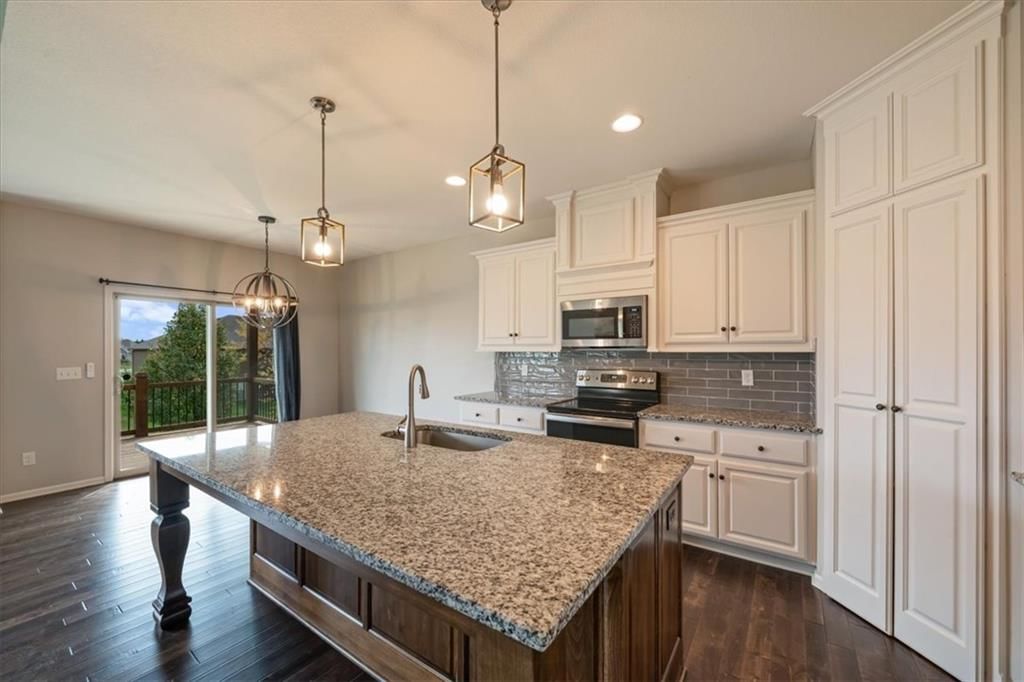 Photo 8 of 27 - 18909 Corbin Street, Spring Hill, KS 66083