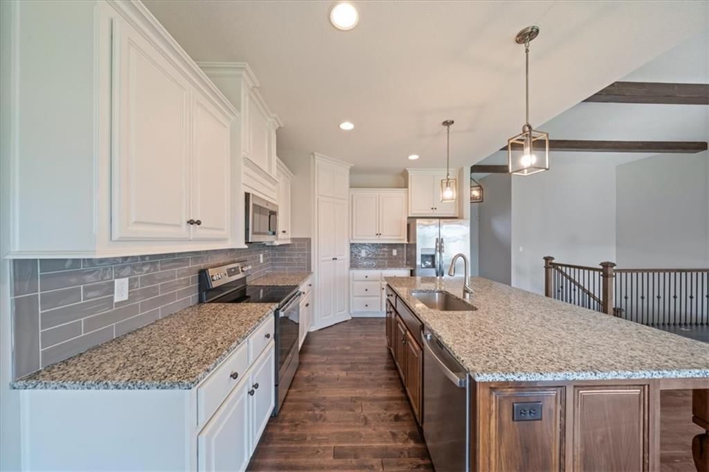 Photo 10 of 27 - 18909 Corbin Street, Spring Hill, KS 66083