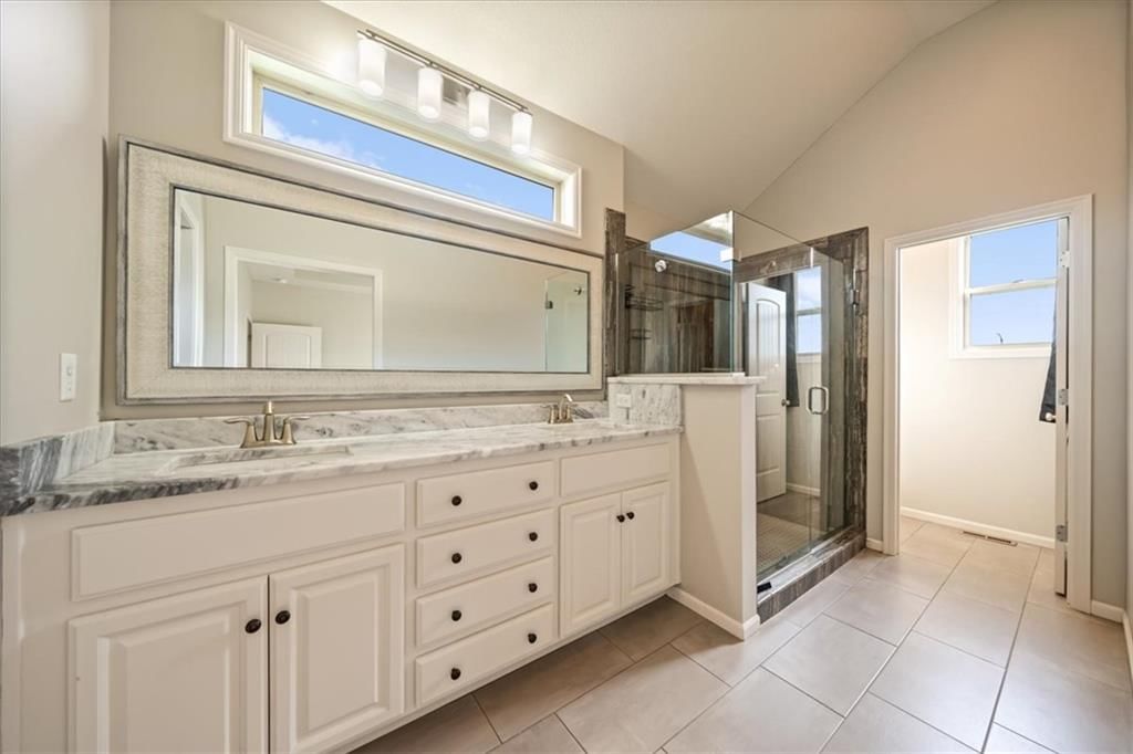 Photo 13 of 27 - 18909 Corbin Street, Spring Hill, KS 66083