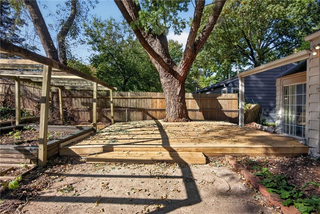 Photo 25 of 34 - 611 W 85th Street, Kansas City, MO 64114