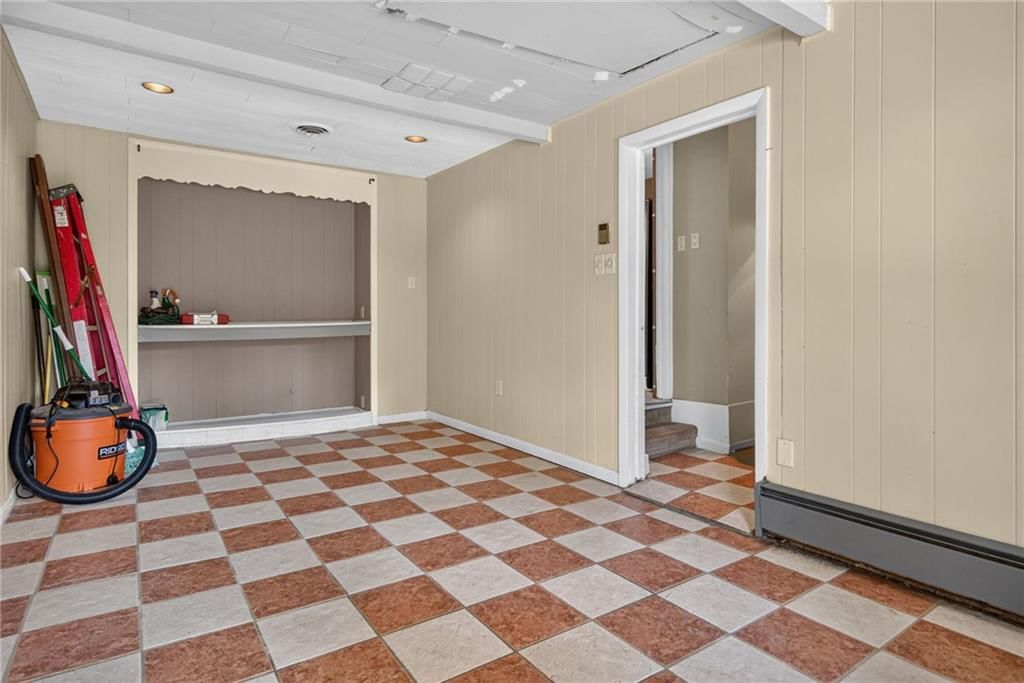 Tile floors at 611 W 85th Street, Kansas City, MO 64114