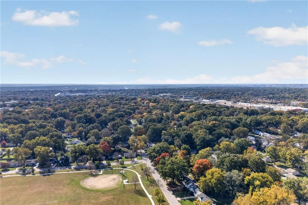 Photo 32 of 34 - 611 W 85th Street, Kansas City, MO 64114