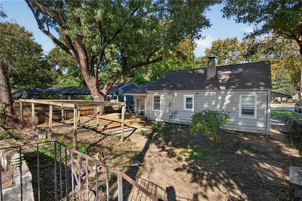 Photo 28 of 34 - 611 W 85th Street, Kansas City, MO 64114