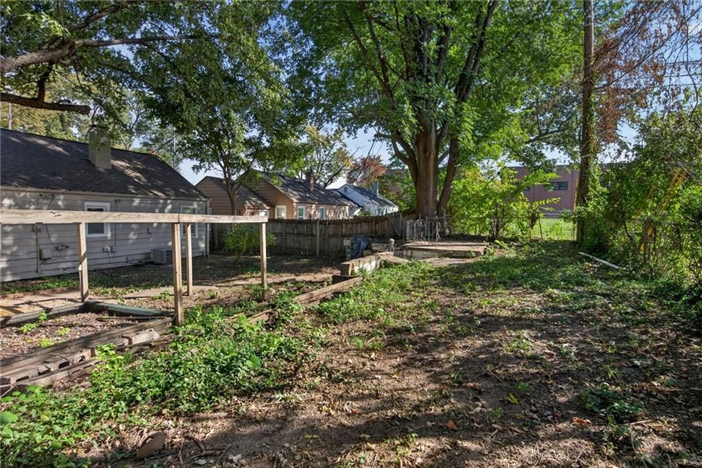 Fenced yard at 611 W 85th Street, Kansas City, MO 64114