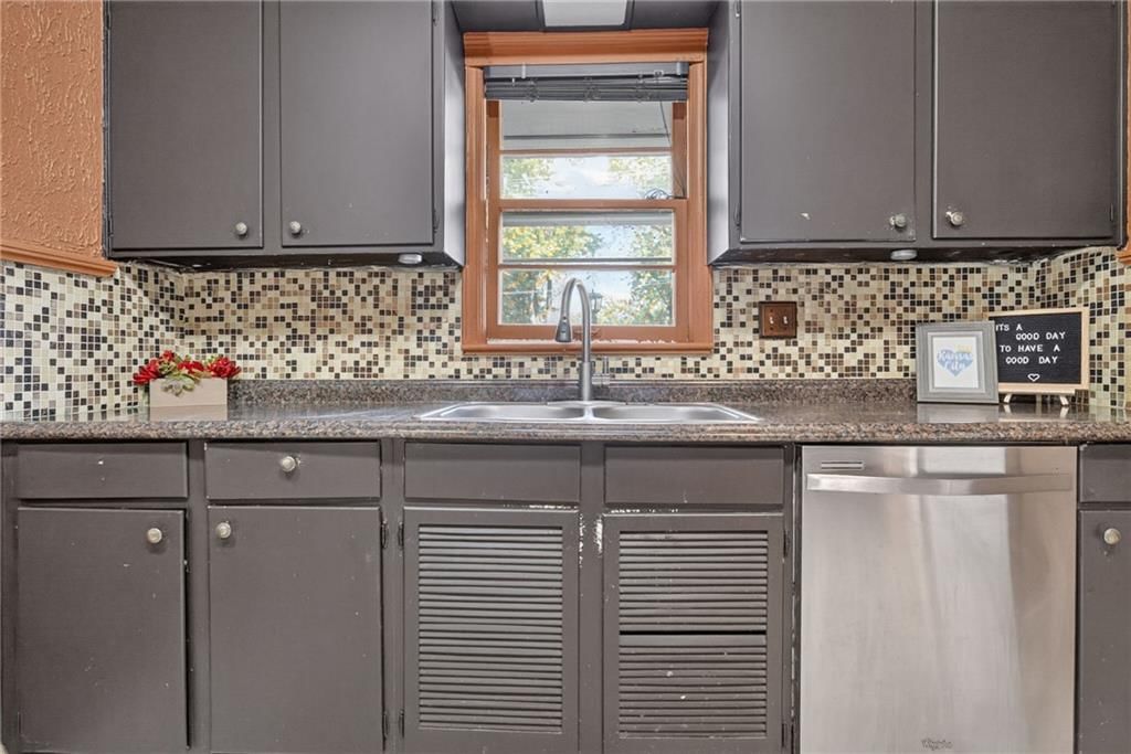 Mosaic tile backsplash at 611 W 85th Street, Kansas City, MO 64114