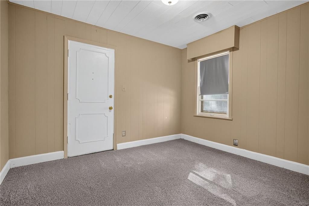 Photo 14 of 34 - 611 W 85th Street, Kansas City, MO 64114