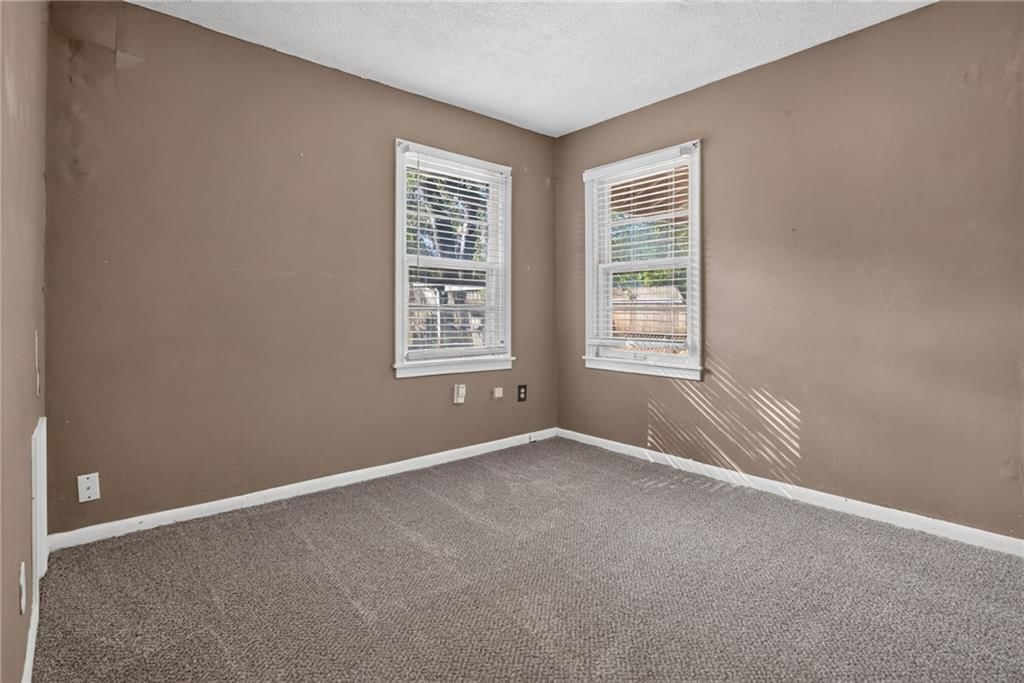 Photo 10 of 34 - 611 W 85th Street, Kansas City, MO 64114