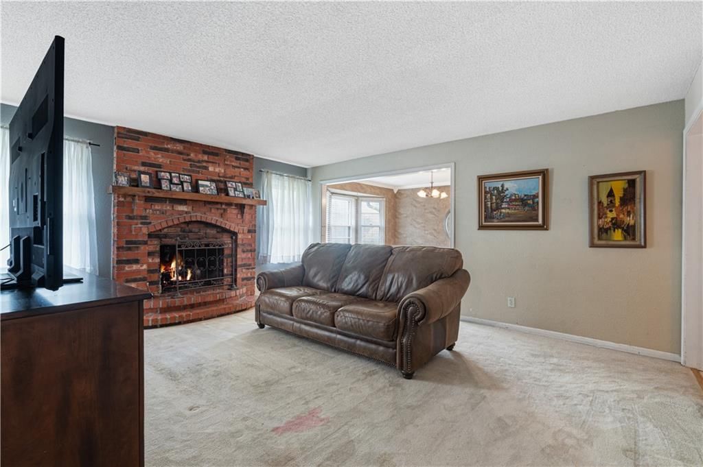 Photo 7 of 29 - 16925 E 4th Street S, Independence, MO 64056