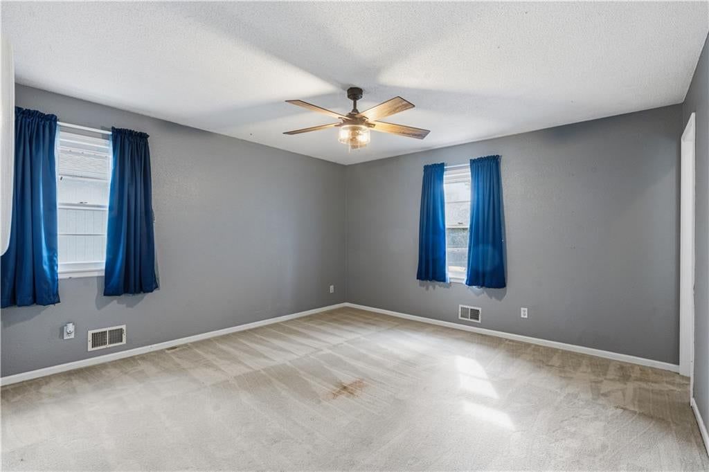 Gray walls at 16925 E 4th Street S, Independence, MO 64056